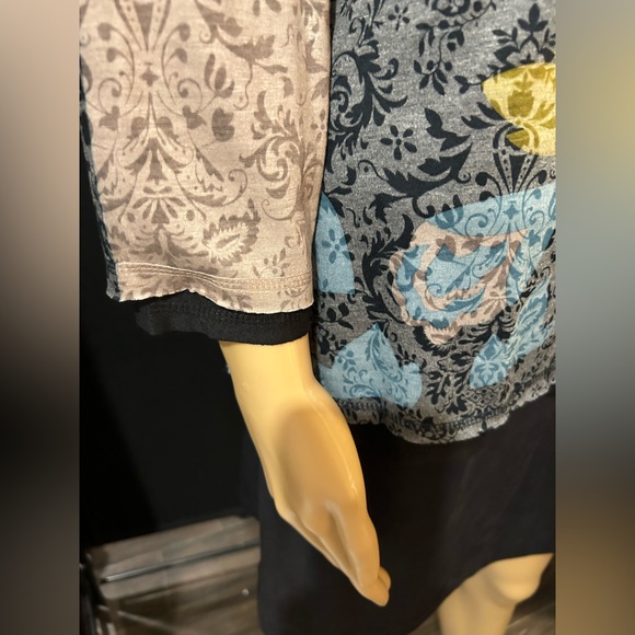 Britney Black sz M 3/4 length sleeves. Double layer. - Picture 3 of 9